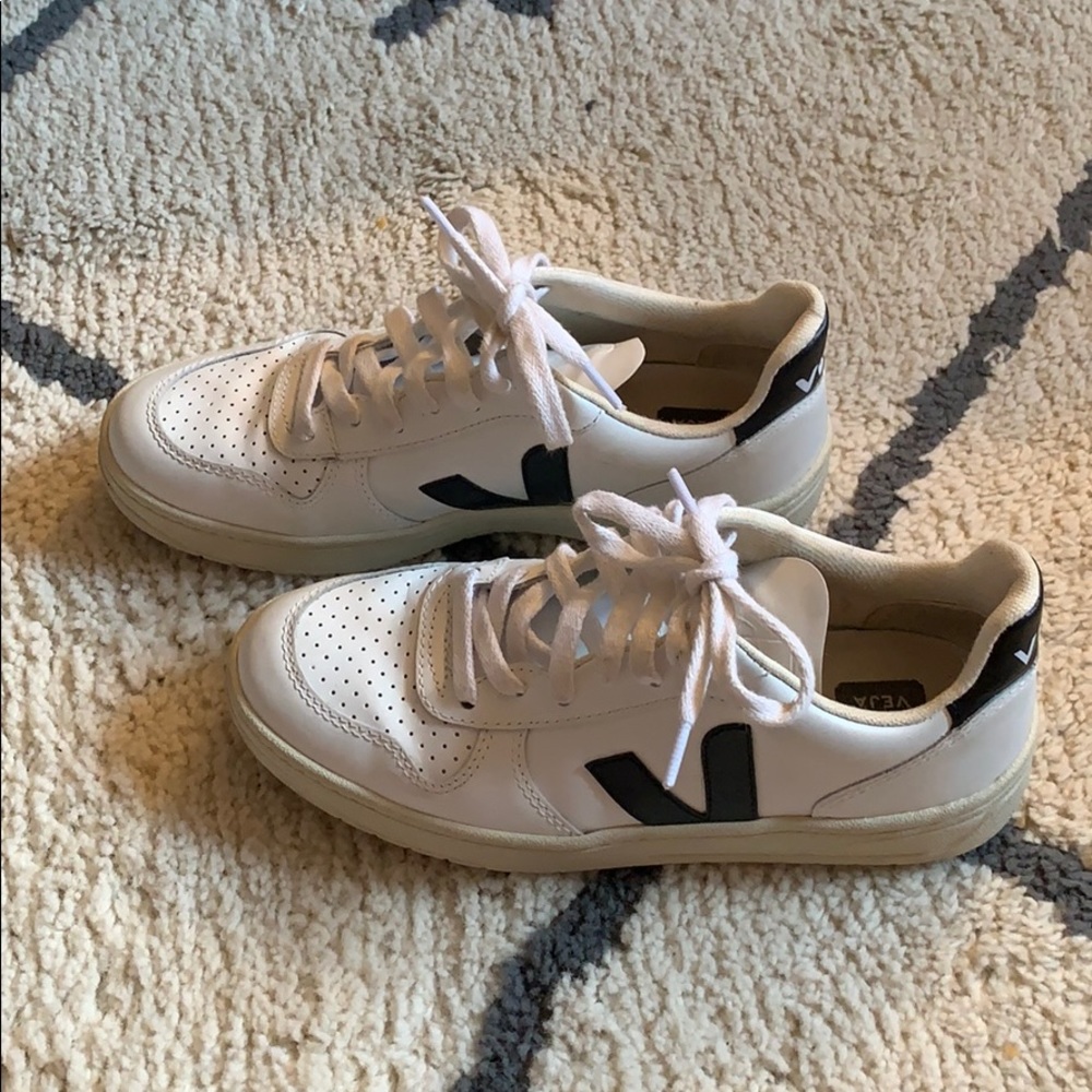 Veja V-10 Sneakers